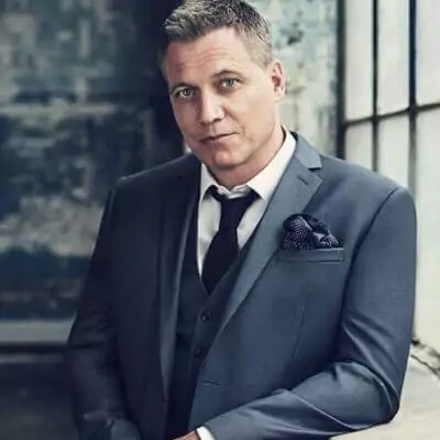 Holt McCallany